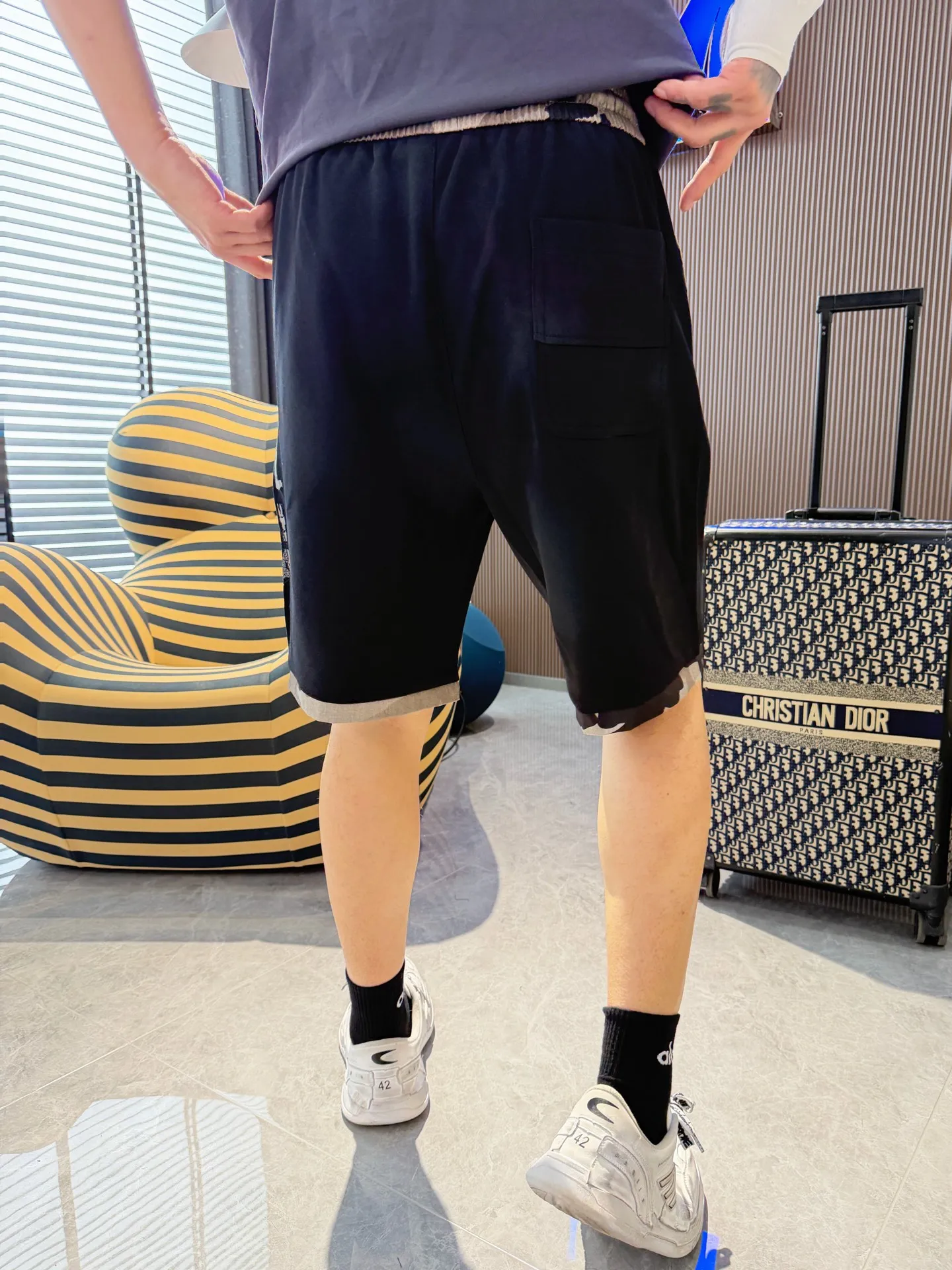 Balenciaga's three-standard complete 2026 summer New Arrival men's casual shorts, advanced custom-made Breathable fabric, Breathable fabric, extremely stretchy and comfortable, impeccable details, top-grade accessories, original logo design concept, delicate and soft feel! The upper body fit is awesome! Size: M-XXXL Please state your height and weight when ordering